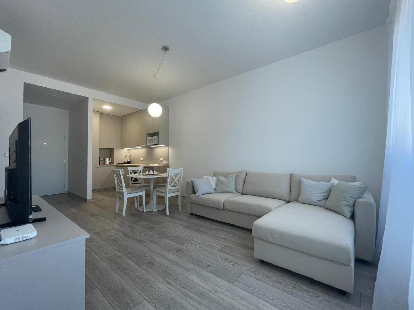 ブラチスラヴァSag New Complex In The Heart Of The Old Town Free Parking Free Wi-Fiアパートメント エクステリア 写真